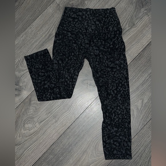 Lululemon Align Crop size 4 with a 21" inseam Wild Thing Camo Deep Coal Multi - Picture 9 of 13